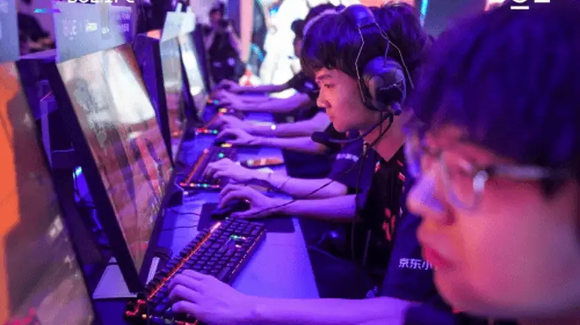 JDG与GEN瑞士轮全胜战绩晋级，淘汰赛能否延续不败神话？-雷火竞技